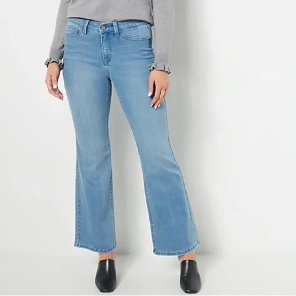 Laurie Felt Regular Rose Petal Denim Relaxed
Flare Jeans in Size 24